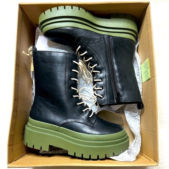 COOL PLANET By Steve Madden Women's Mosss Fashion Boot - Picture 1 of 5